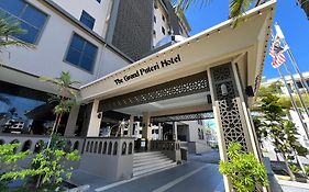 The Grand Puteri Hotel